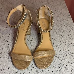 Jewel Badgley Mischka gold sparkling glitter ankle strap jewels zip back size 8